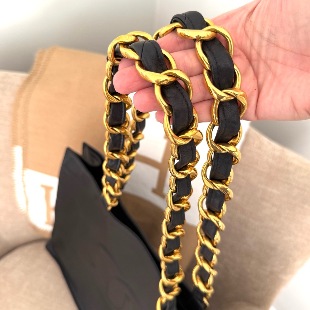Authentic CHANEL black leather tote bag large gold GG chain straps - Picture 16 of 16